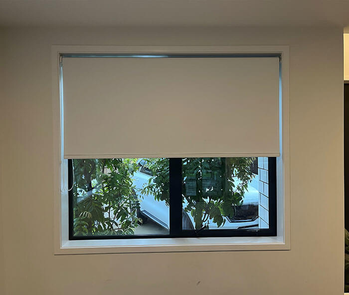 Blockout roller blinds